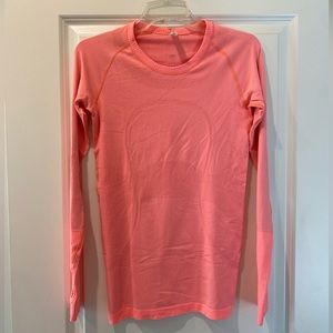 Lululemon Swiftly Tech Long Sleeve Crew Neck Top. Size: 6